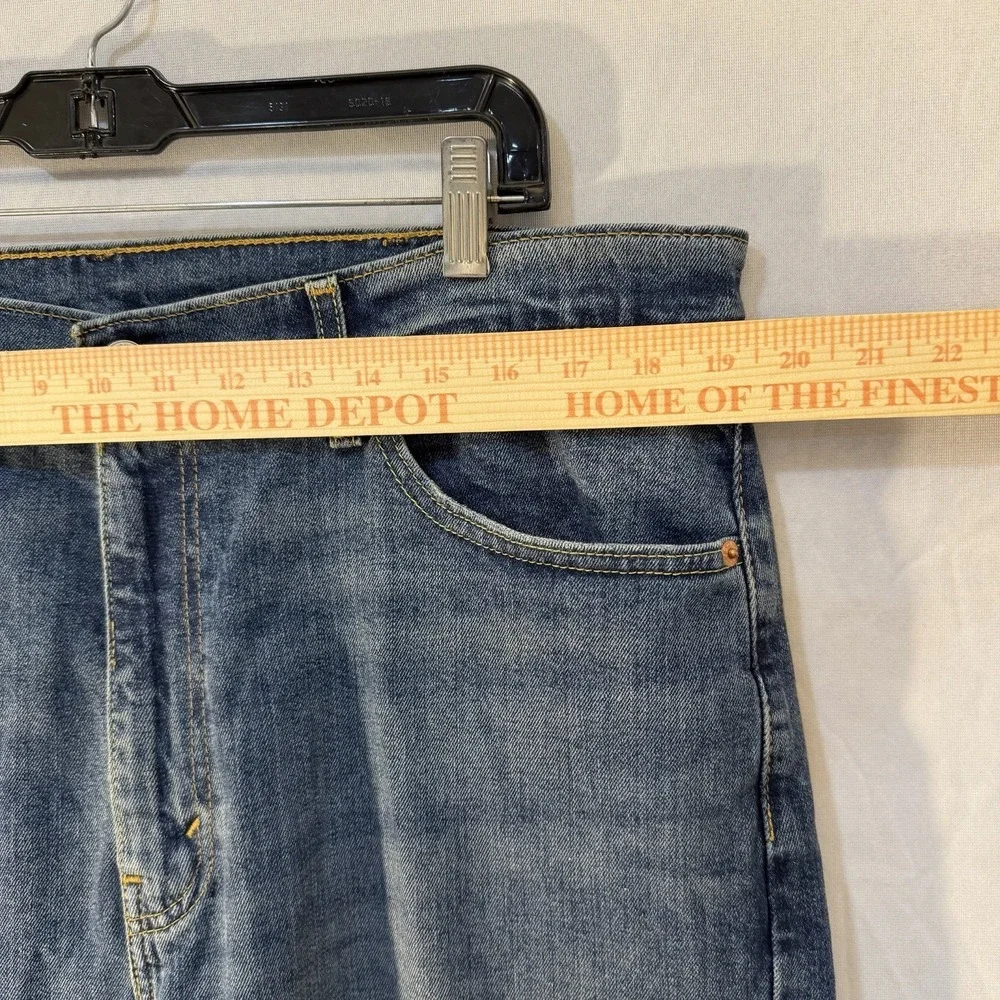Levi's 505 Men's Medium Wash Blue Jeans‎ Size 38x30  Pants